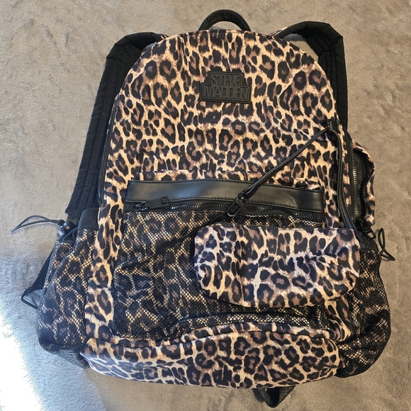 Steve Madden Large BJANA BACKPACK WITH MATCHING WRISTLET Animal Print Pouch NWOT - Picture 3 of 10